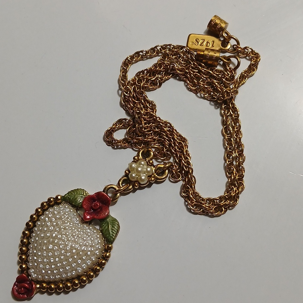 1928 Brand Seed Pearl Roses Heart Pendant Necklace As New!